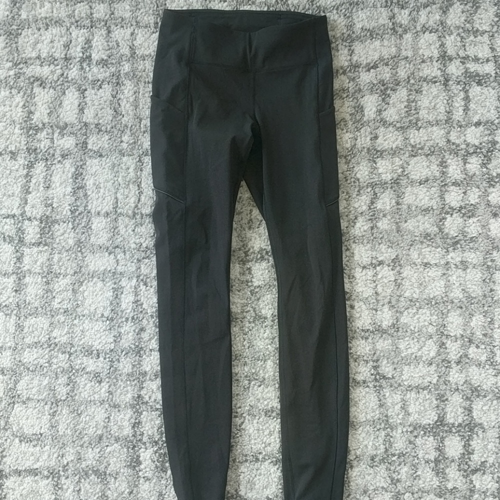 Women's size 4 Lululemon black leggings